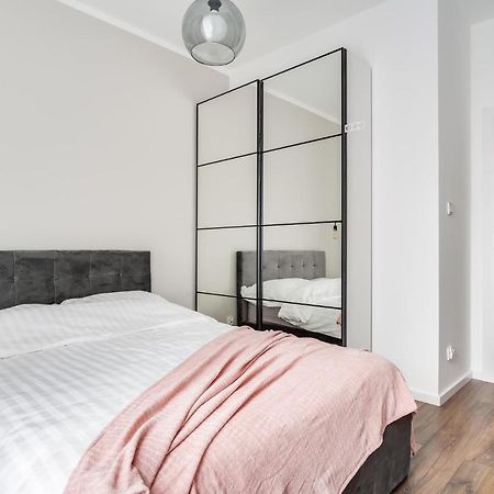 Apartament Chwaliszewo Z Balkonem - Free Parking Poznań Buitenkant foto